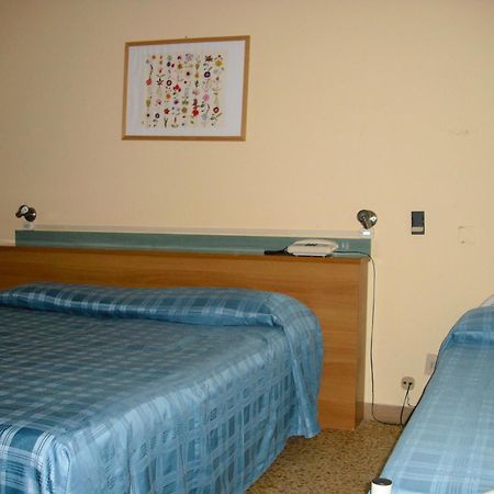 Hotel Garden Тирения Екстериор снимка