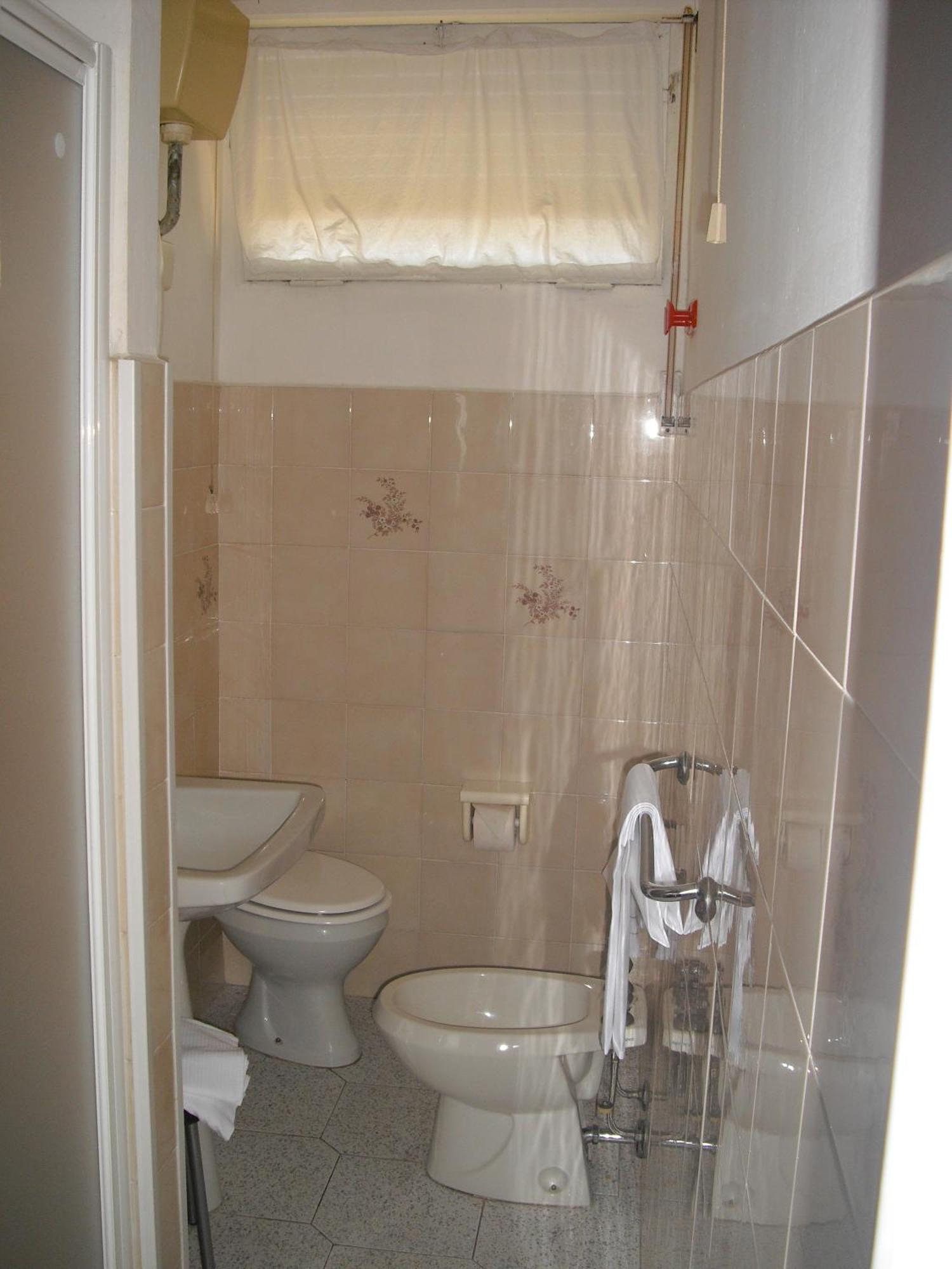 Hotel Garden Тирения Екстериор снимка