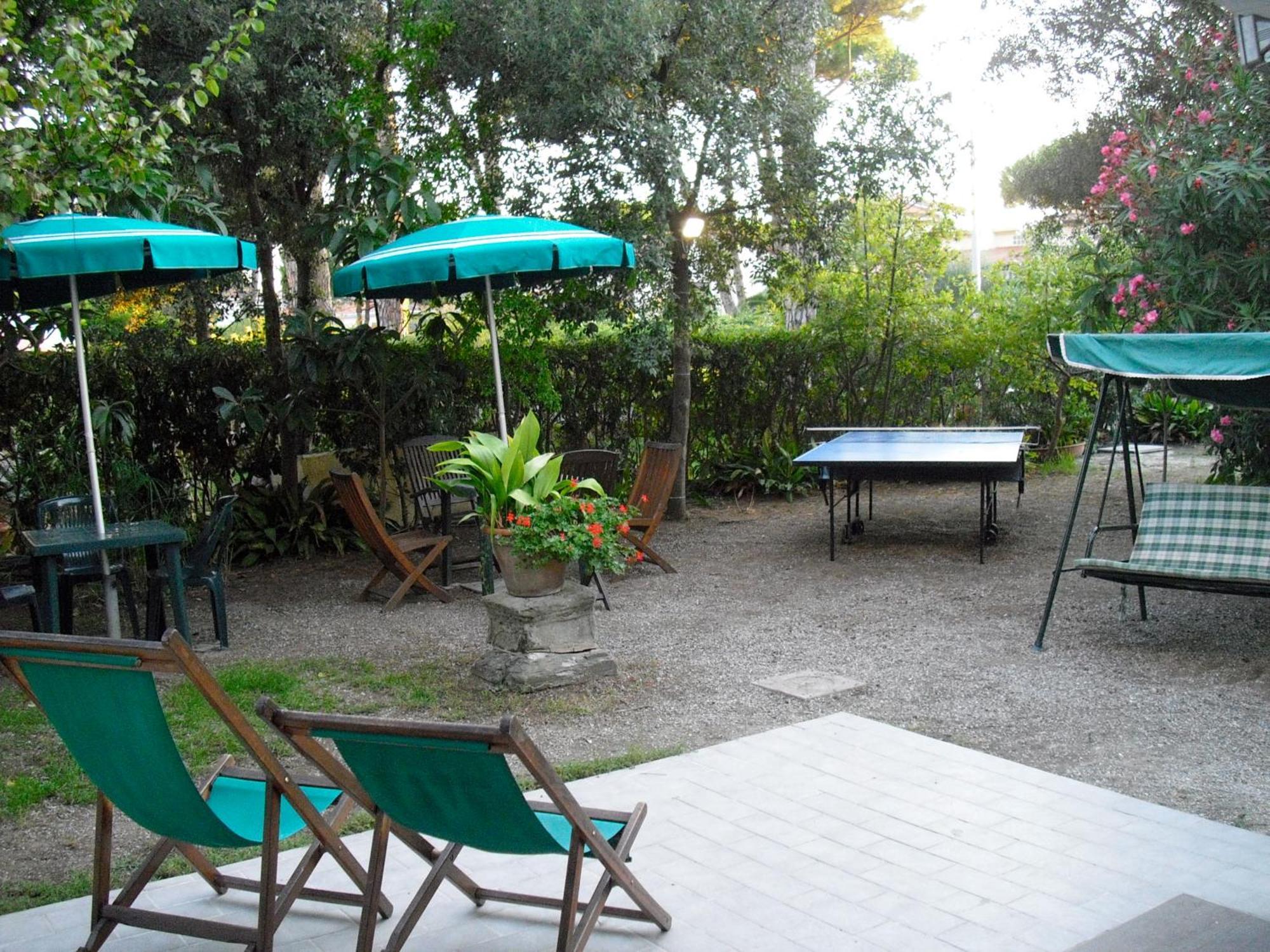 Hotel Garden Тирения Екстериор снимка