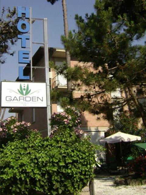 Hotel Garden Тирения Екстериор снимка